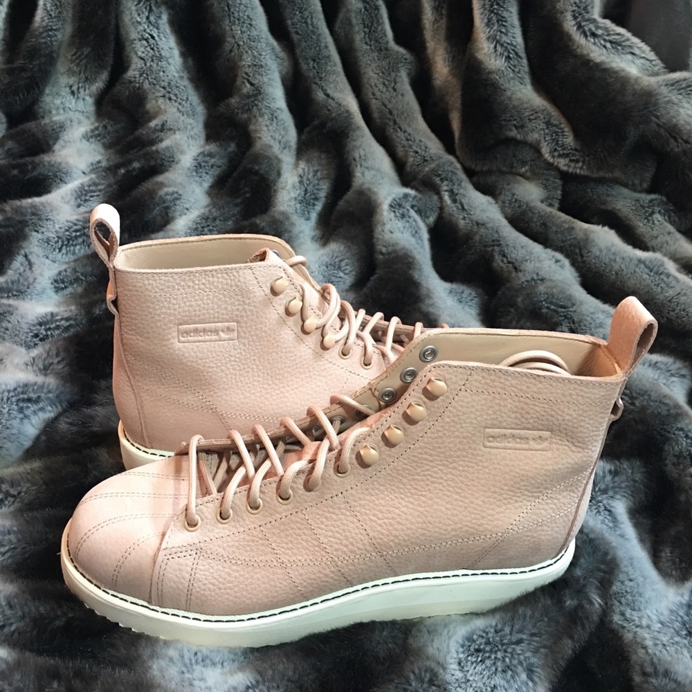 Women’s adidas superstar boot sneakers sz 9.5 new
